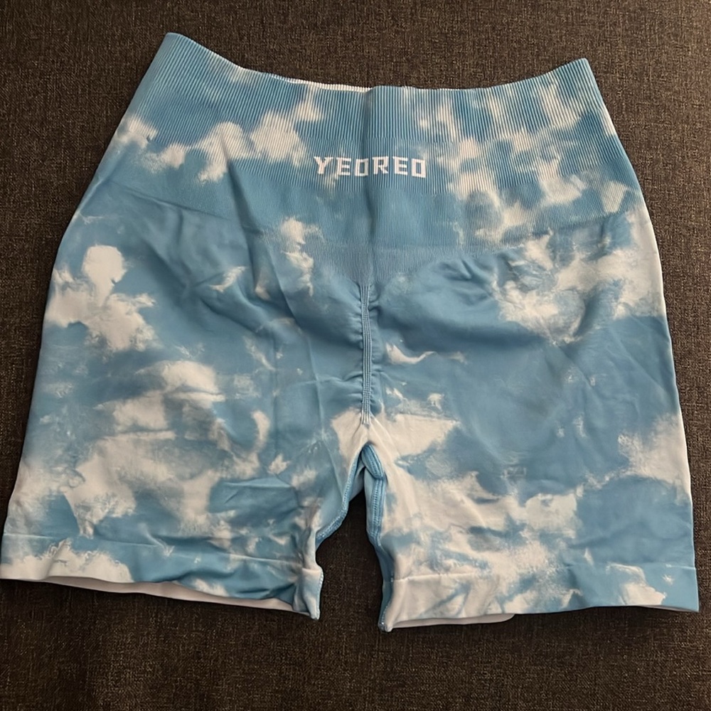 YEOREO Scrunch Butt Lifting Seamless Shorts, size M, blue tie-dye pattern - Picture 2 of 3